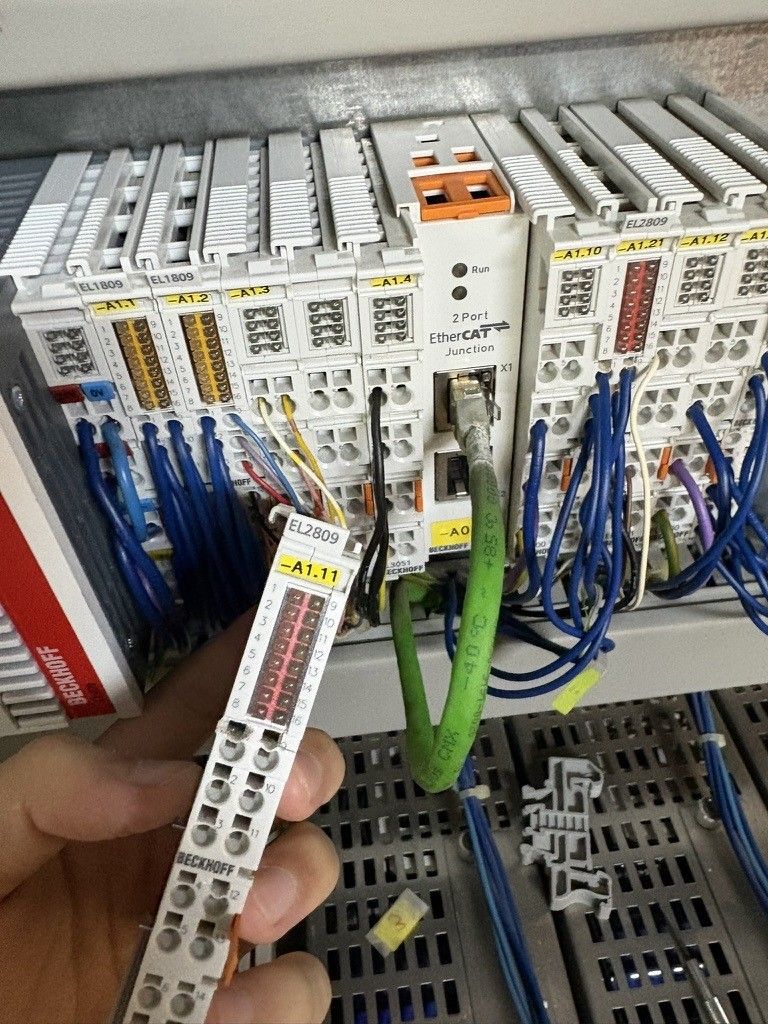 海外PLCの交換作業