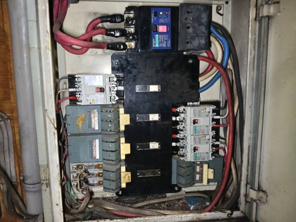 冷凍庫電源修理とブレーカー更新