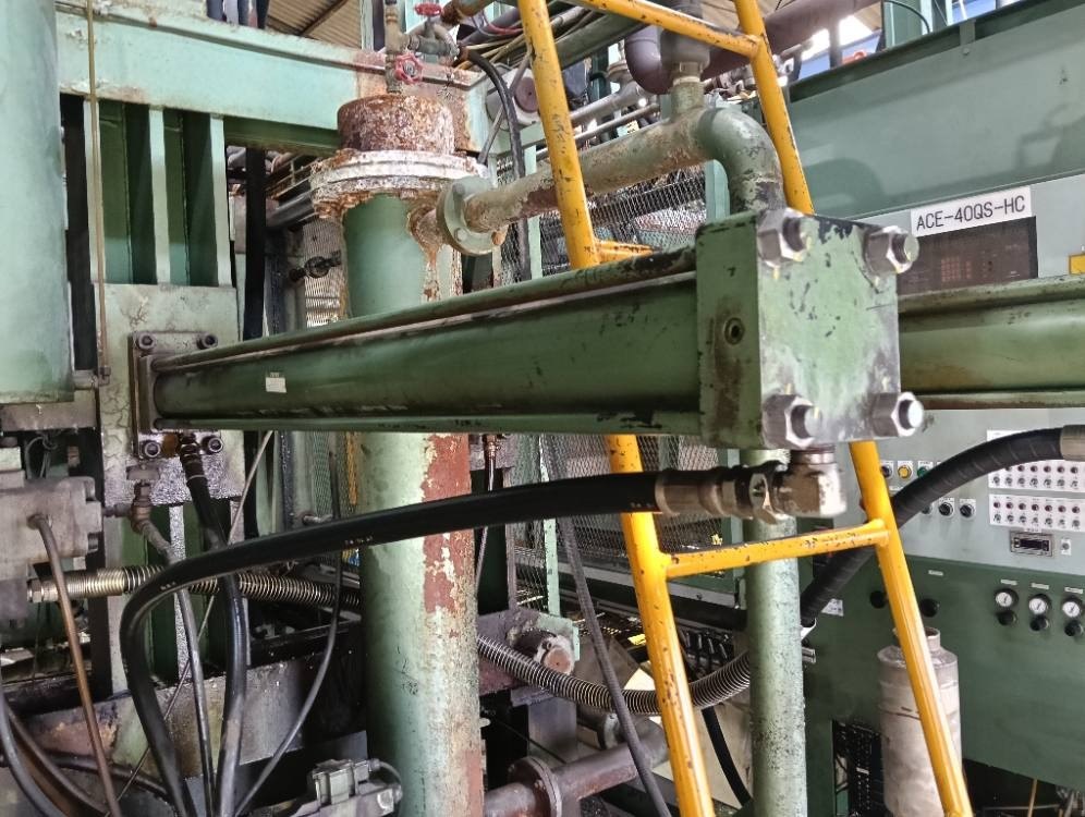 成形機の油圧シリンダーパッキン交換